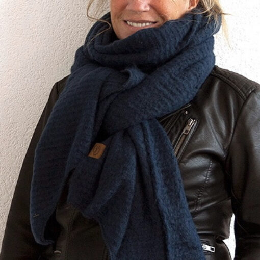 Shawl Saas Fee gedragen door vrouw