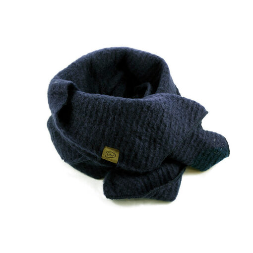 Shawl Saas Fee blauw gedrapeerd als colshawl